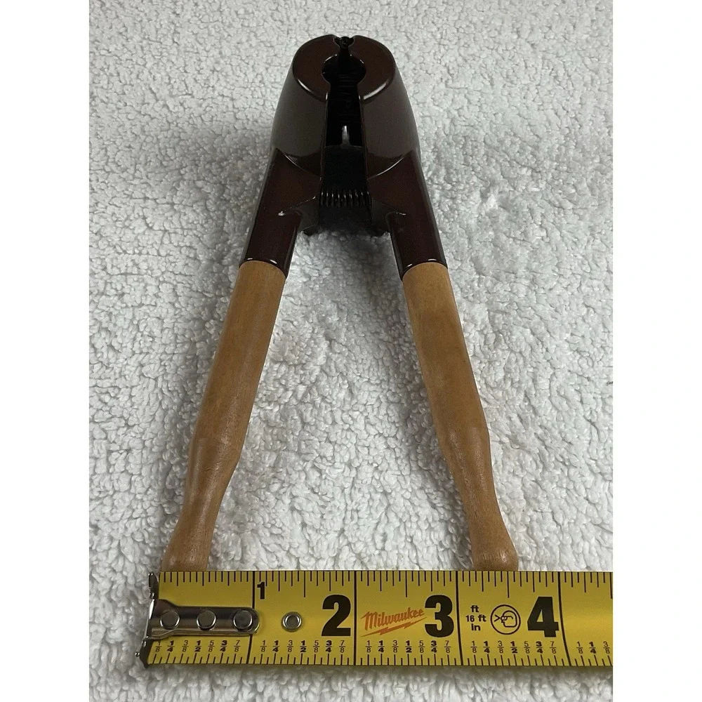 Vintage Metal Nut Cracker Heavy Duty Wooden Handle Walnut Pecan Nutcracker Brown - Picture 4 of 10